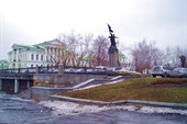 016-Памятник Комсомолу Урала